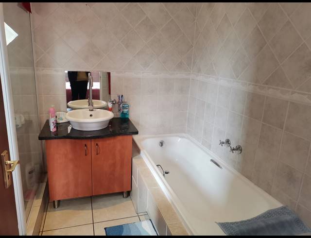 2 BEDROOM SECTIONAL TITLE FOR SALE IN SONNEVELD